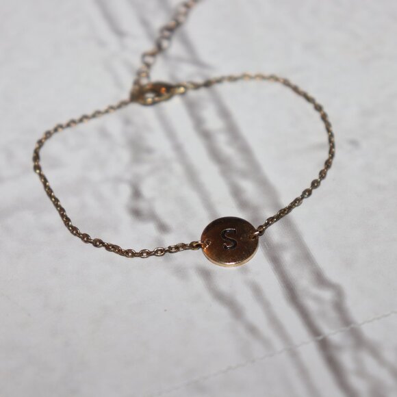 Beautiful gold S initial charm bracelet Adjustable 6-8" - Picture 4 of 5